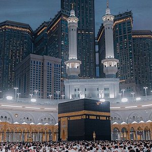 Group of pilgrims at the Kaaba